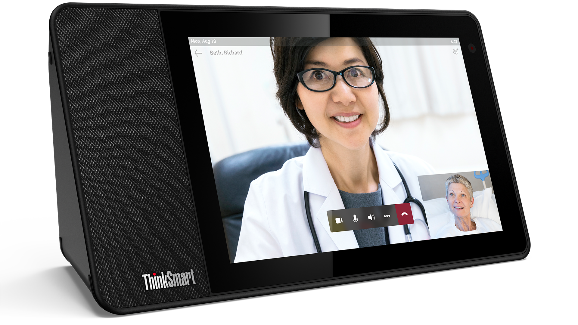 Un patient en communication directe avec son médecin via un logiciel visioconférence à l’aide d’un appareil ThinkSmart