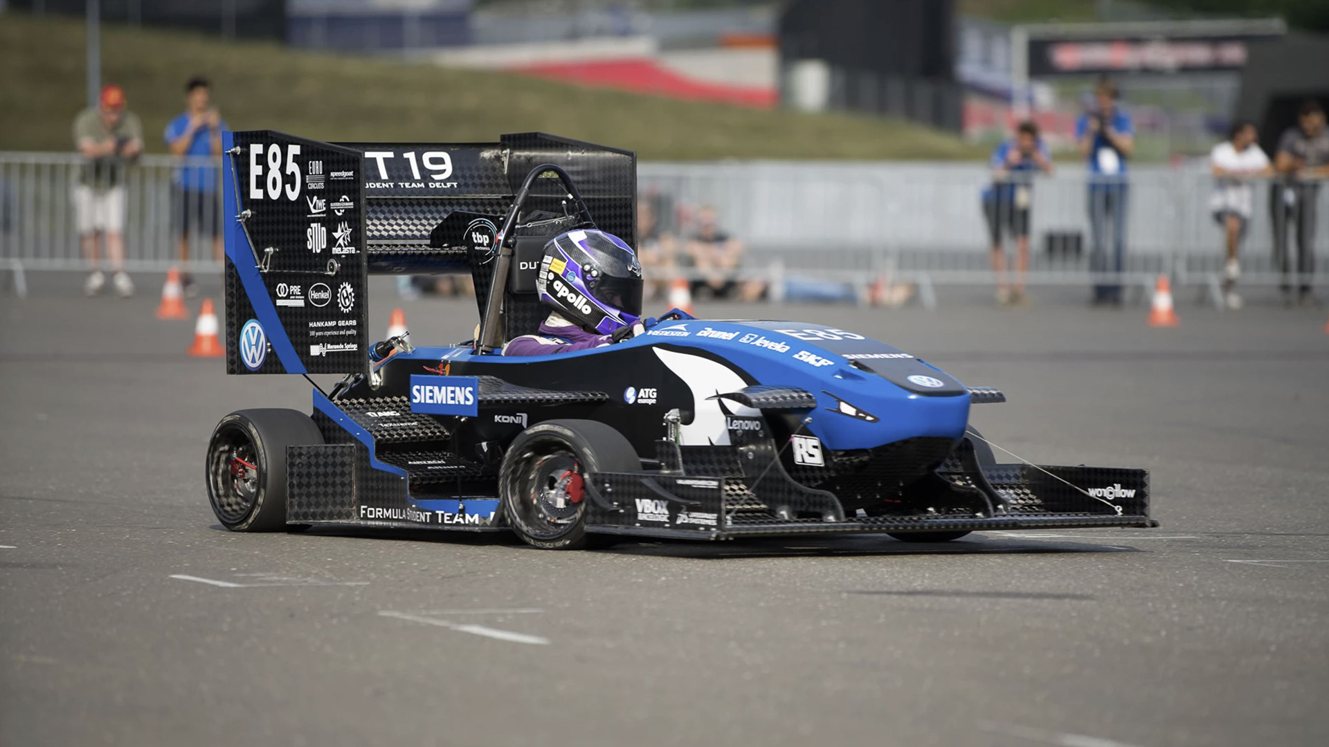 Une voiture de course de style formule conçue par TU Delft