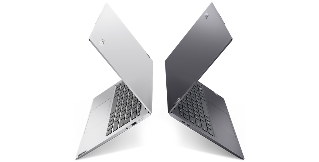 Dos portátiles Lenovo Yoga Slim 7 Pro 14 de espaldas mirando hacia la derecha y hacia la izquierda