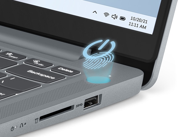 Dettaglio del lettore di impronte digitali integrato con il pulsante di accensione del notebook Lenovo IdeaPad Slim 3i di ottava generazione.
