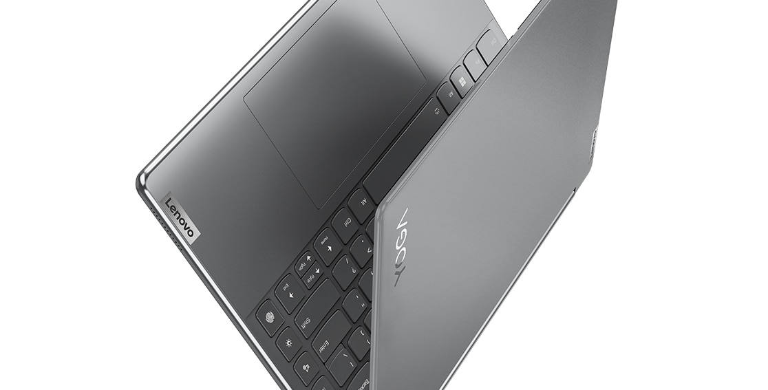 Linkerkant van de Yoga 9i Gen 8 2-in-1-laptop, Oatmeal, geopend in een hoek van 45 graden, waardoor de letter V ontstaat