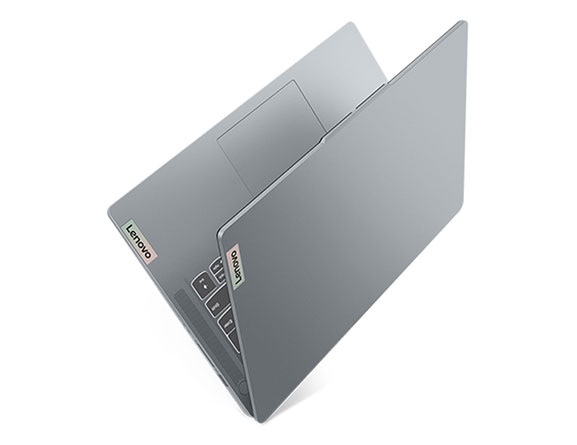 IdeaPad Slim 3i Gen 8 (14'', AMD) avattuna, etuvasemmalta kuvattuna