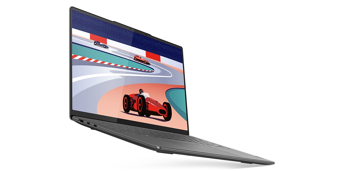 Vue de face du portable Yoga Pro 7 Gen 8 orienté à droite, avec une voiture de course sur l'écran