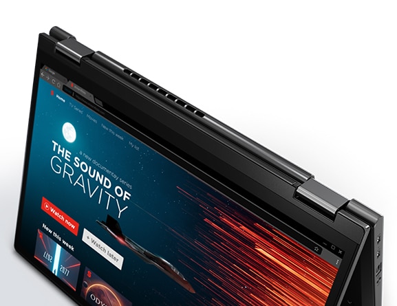Gros plan du coin supérieur gauche de l’écran d’un portable 2-en-1 ThinkPad X13 Yoga Gen 4 en mode tente