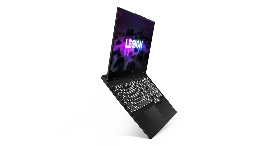 Imagen desde la izquierda de la laptop gamer Lenovo Legion Slim 7 6ta Gen apoyada en una de sus puntas, con el teclado retroiluminado