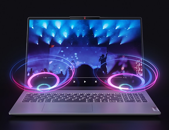 Vista frontal del portátil IdeaPad Slim 5 de 8.ª generación mostrando el vídeo de un concierto en la pantalla, con ondas de sonido azules y violetas emitidas desde los auriculares frontales