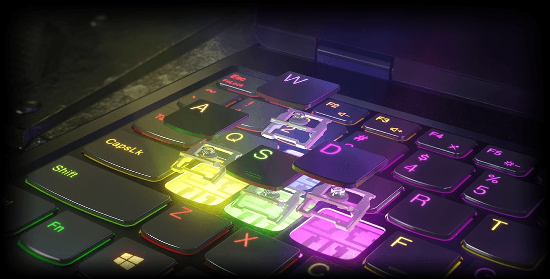 Vista en detalle de las teclas del teclado Legion TrueStrike de la laptop gamer Lenovo Legion Slim 7 6ta Gen AMD