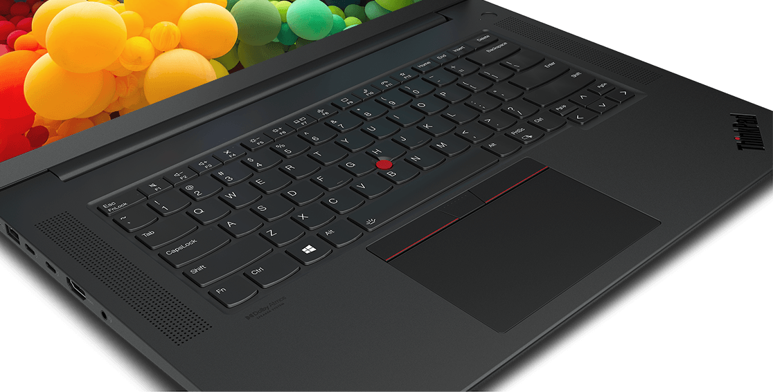 Lähikuva Lenovo ThinkPad P1 Gen 4 -mobiiliworkstationin näppäimistöstä ja ylöspäin suunnatuista kaiuttimista.