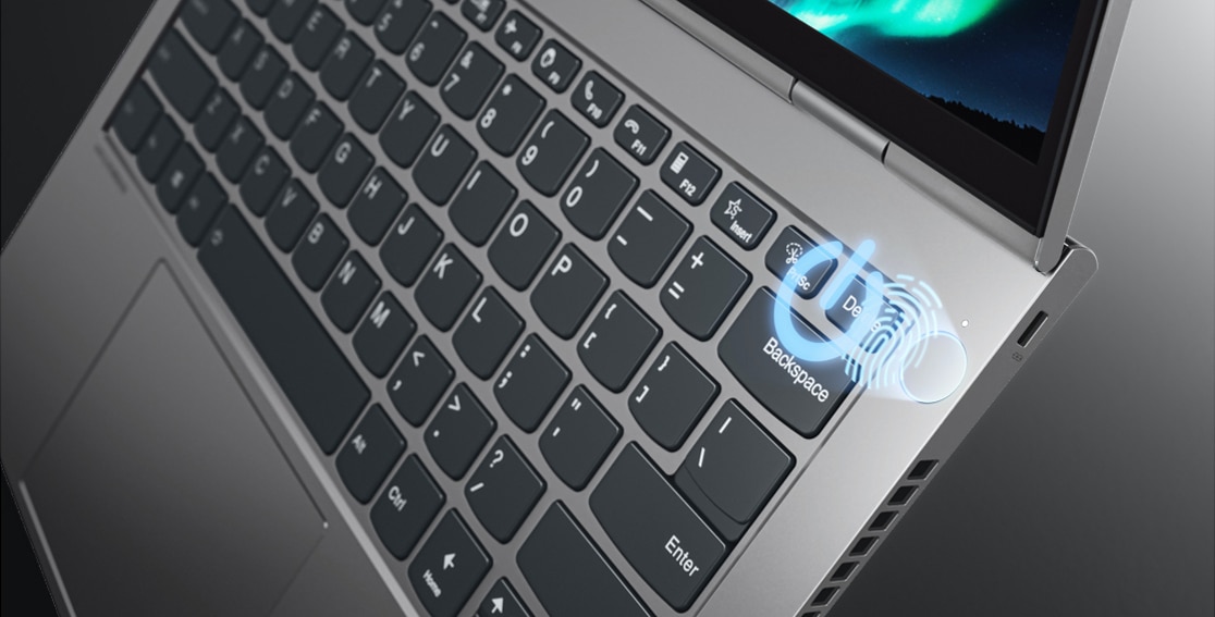 Lenovo ThinkBook 16p Gen 2 (16'' AMD) Notebook – Nahaufnahme der Tastatur mit Fingerabdrucks- und Netzschaltersymbol über dem An/Aus-Schalter