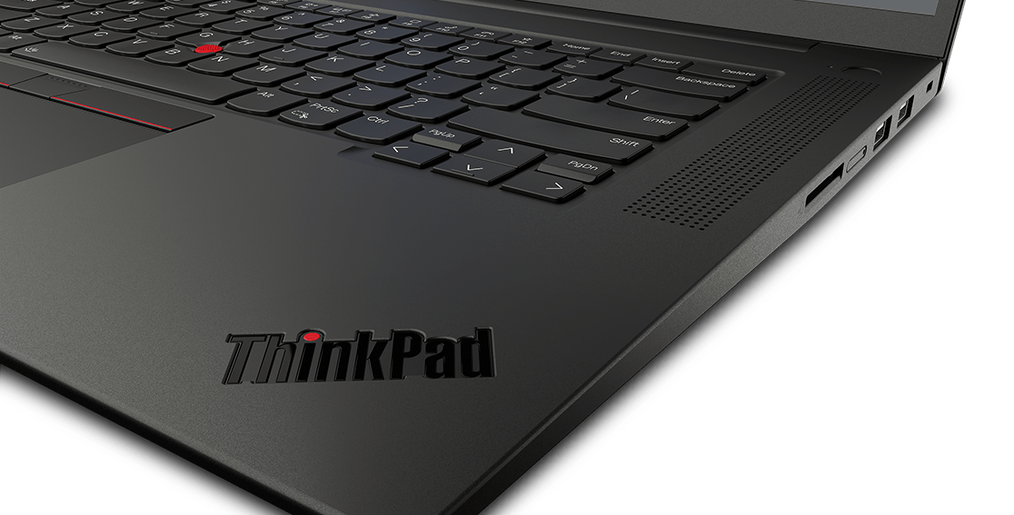 Yksityiskohta ThinkPad-logosta Lenovo ThinkPad P1 Gen 4 -mobiiliworkstationin näppäimistöllä.