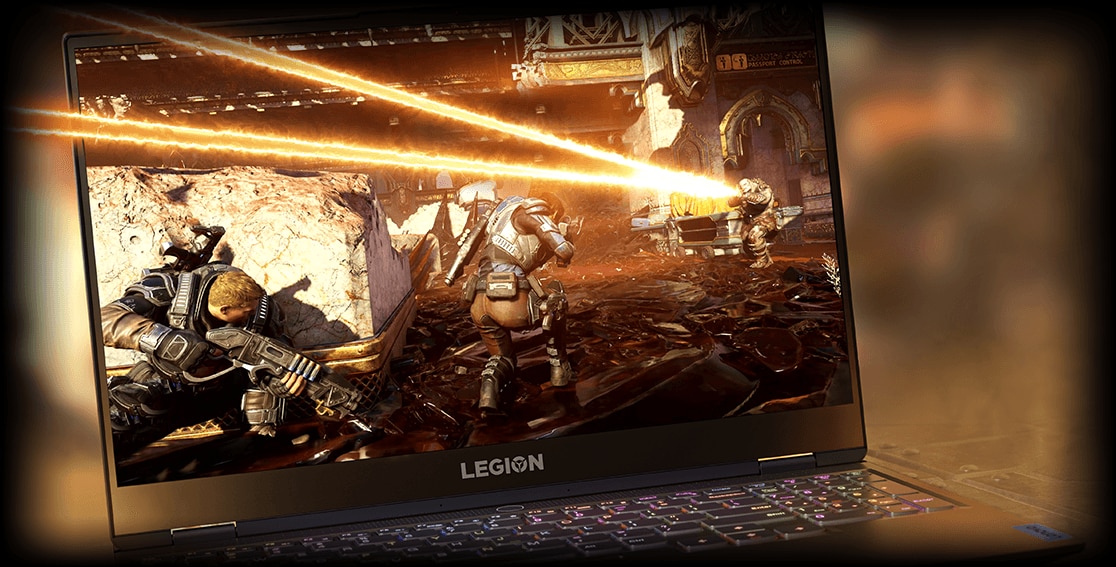 Imagen de la laptop gamer Lenovo Legion Slim 7 6ta Gen con el teclado retroiluminado, en plena acción