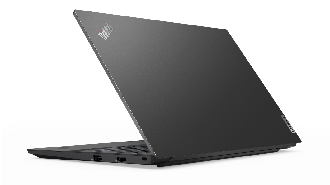 Musta Lenovo ThinkPad E15 Gen 2, kolmen neljäsosan näkymä takavasemmalta