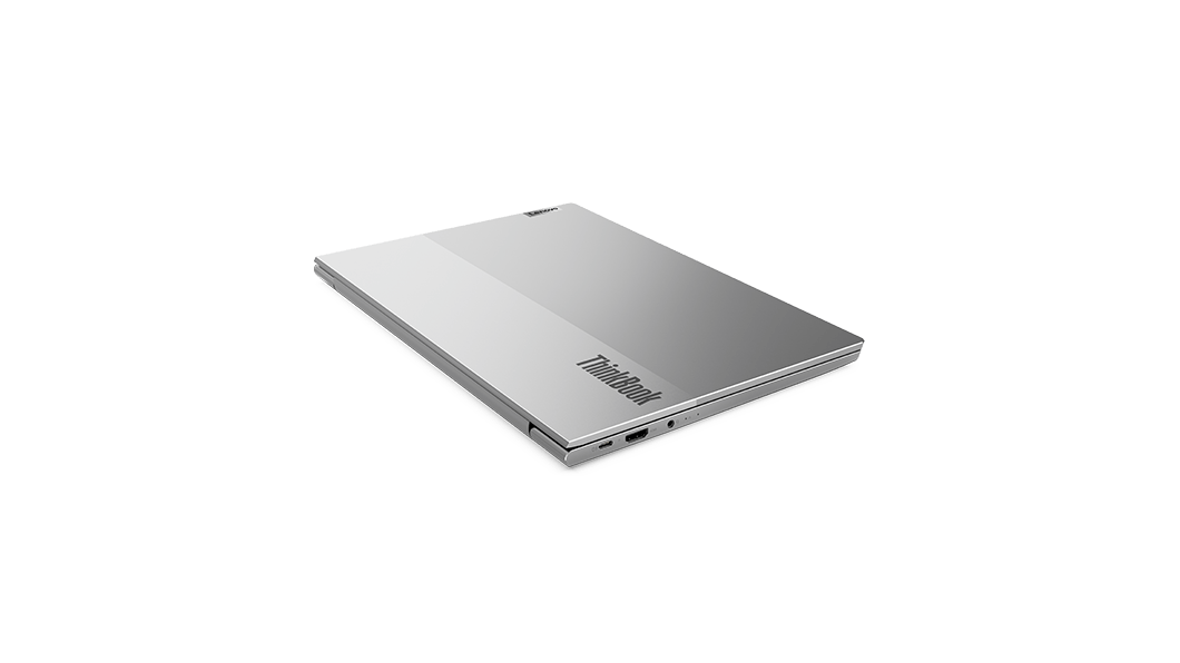 Høyre side bak på en lukket Lenovo ThinkBook 13s Gen 2 (Intel) bærbar PC