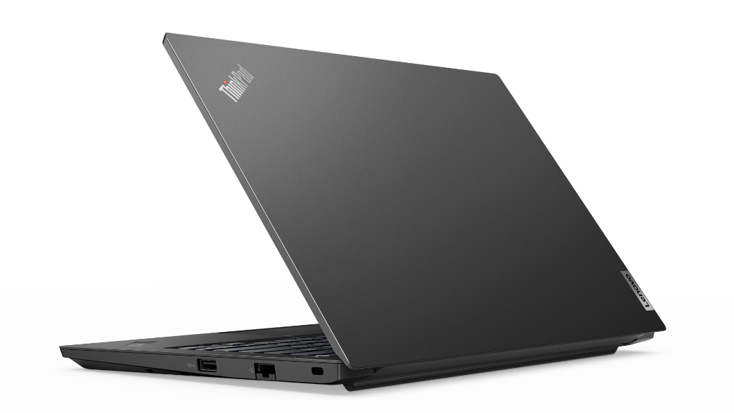 Musta Lenovo ThinkPad E14 Gen 2, kolmen neljäsosan näkymä takavasemmalta