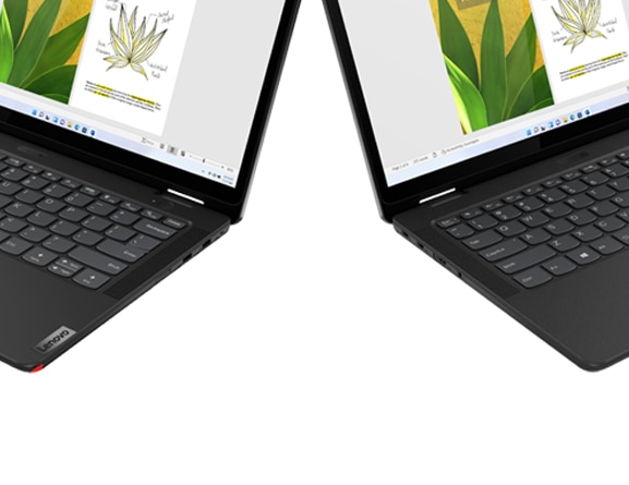 Detail van twee Lenovo 13w Yoga 2-in-1 laptops, 90 graden geopend, met scharnieren en hoeken van beeldscherm en toetsenbord benadrukt.