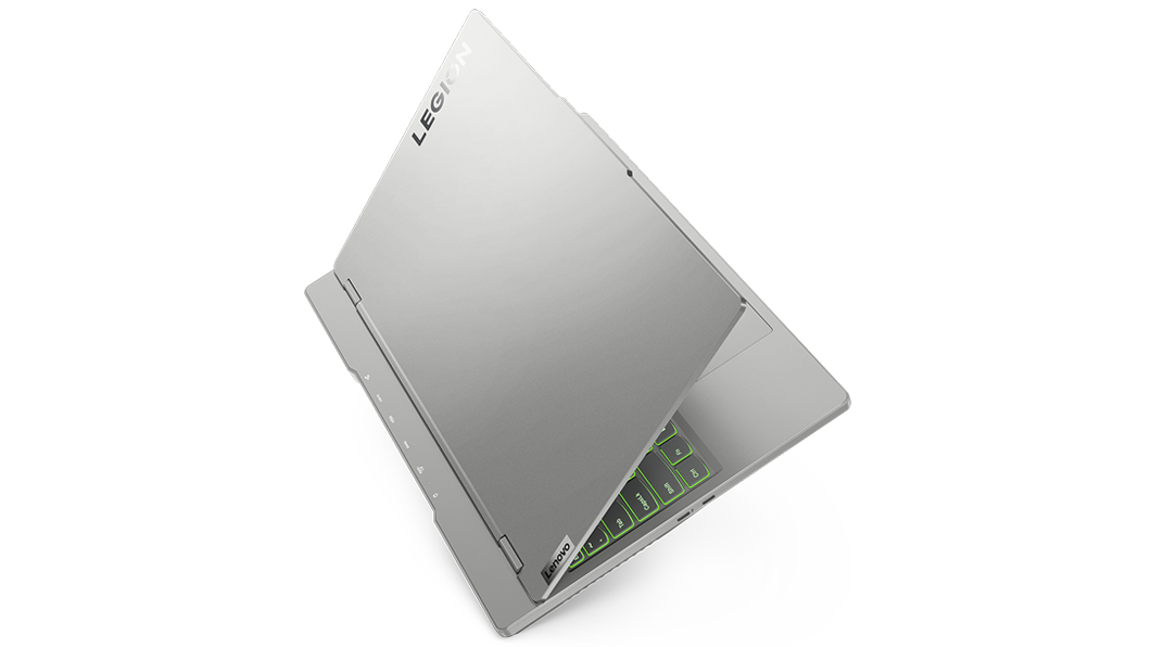 Vista superior de la portátil para juegos Lenovo Legion 5i 7ma Gen (15.6’’, Intel) en color Cloud Grey abierta a 90°, con la retroiluminación del teclado de 4 zonas RGB opcional
