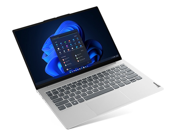 Vista frontal del portátil Lenovo ThinkBook 13s de 4.ª generación flotando en color Cloud Grey, abierto en un ángulo de 90 grados para mostrar el teclado y la pantalla con el menú Inicio de Windows 11 Pro.