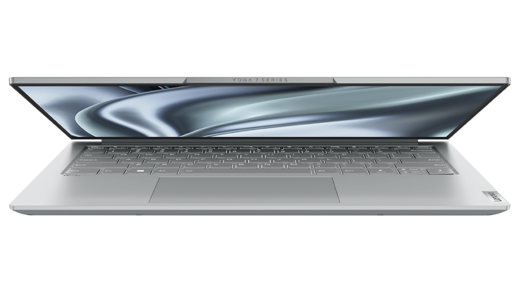 Forovervendt visning av Lenovo Yoga Slim 7i Pro Gen 7 bærbar PC som, delvis åpen, viser tastatur og skjerm i ventemodus