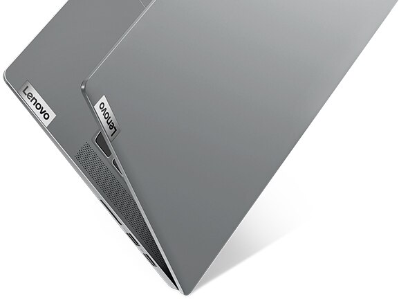 Vista del portátil IdeaPad 5i de 7.ª generación ligeramente abierto