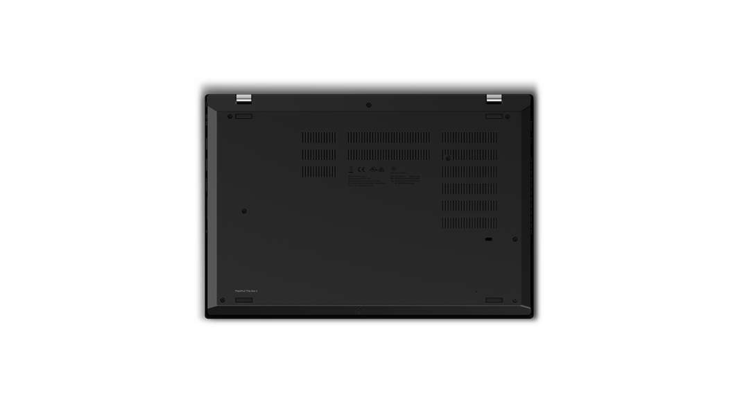 Undersiden av mobil workstation for Lenovo ThinkPad T15p Gen 2 sett ovenfra som viser ventilasjonsåpninger.