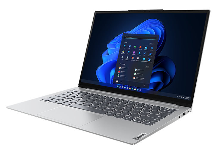 Lenovo ThinkBook 13s Gen 4 Notebook, Schrägansicht mit Blick auf die Anschlüsse auf der rechten Seite, mit Windows 11 Pro auf dem Display.