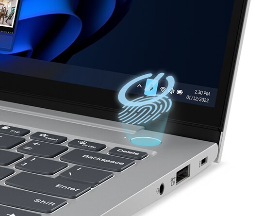 Närbild av strömbrytaren med inbyggd fingeravtrycksläsare på den bärbara datorn Lenovo ThinkBook 13s Gen 4.