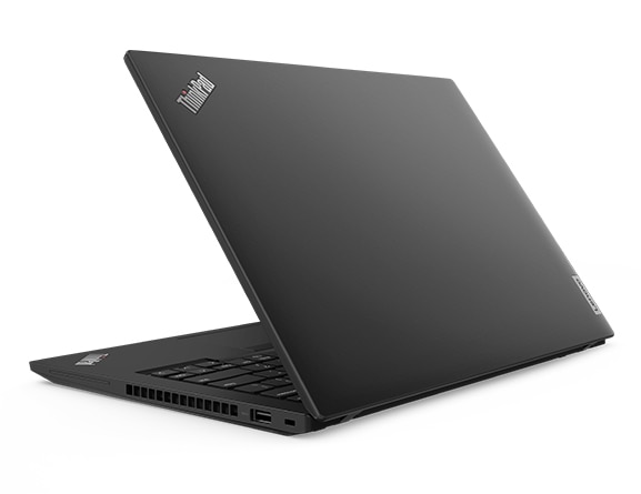 Den bærbare Lenovo ThinkPad P14s Gen 3 sett bakfra, vinklet for å vise porter på høyre side og en del av tastaturet.