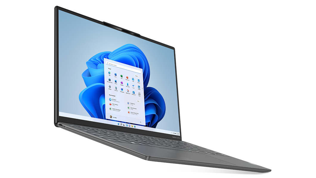 Vista frontal del Yoga Slim 7i Carbon de 7.ª generación hacia la derecha, flotante, con Windows 11 en la pantalla