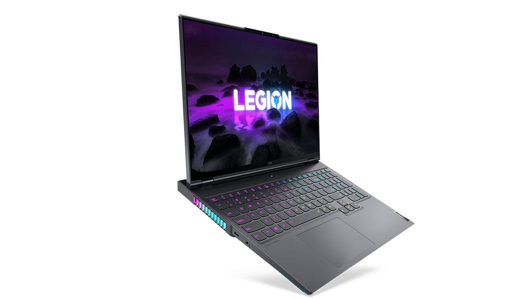 Vista lateral izquierda de la laptop gaming Lenovo Legion 7 6ta Gen (16”, AMD) abierta a poco más de 90°