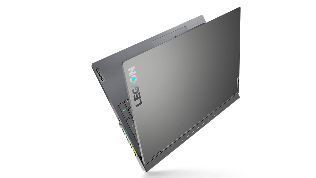 Vista de la laptop gaming Lenovo Legion 7 6ta Gen (16”, AMD) apoyada sobre una punta semicerrada