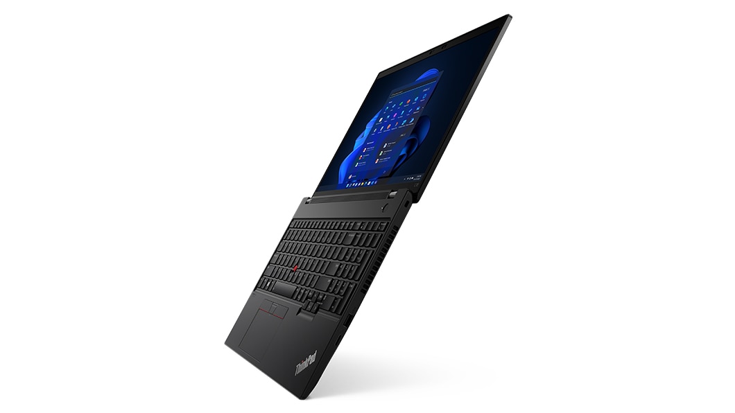 Svævende Lenovo ThinkPad L15 Gen 3 bærbar computer, åbnet 180 grader på skrå for at vise porte i højre side.