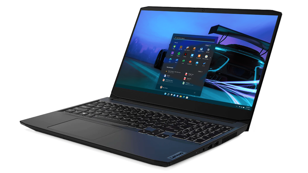 Lenovo IdeaPad Gaming 3i Gen 6 (15'' Intel) Notebook – Dreiviertelansicht von vorne rechts bei aufgeklapptem Deckel, auf dem Display ist ein Rennauto abgebildet
