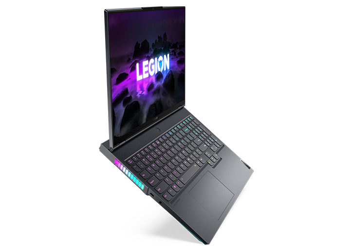 Lenovo Legion 7 Gen 6 (16 » AMD), vues en haut à l’angle gauche