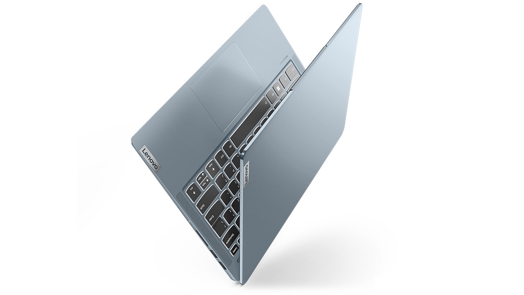 Lenovo IdeaPad 5 Pro Gen 7 Notebook, halb geöffnet, auf einer Ecke stehend.