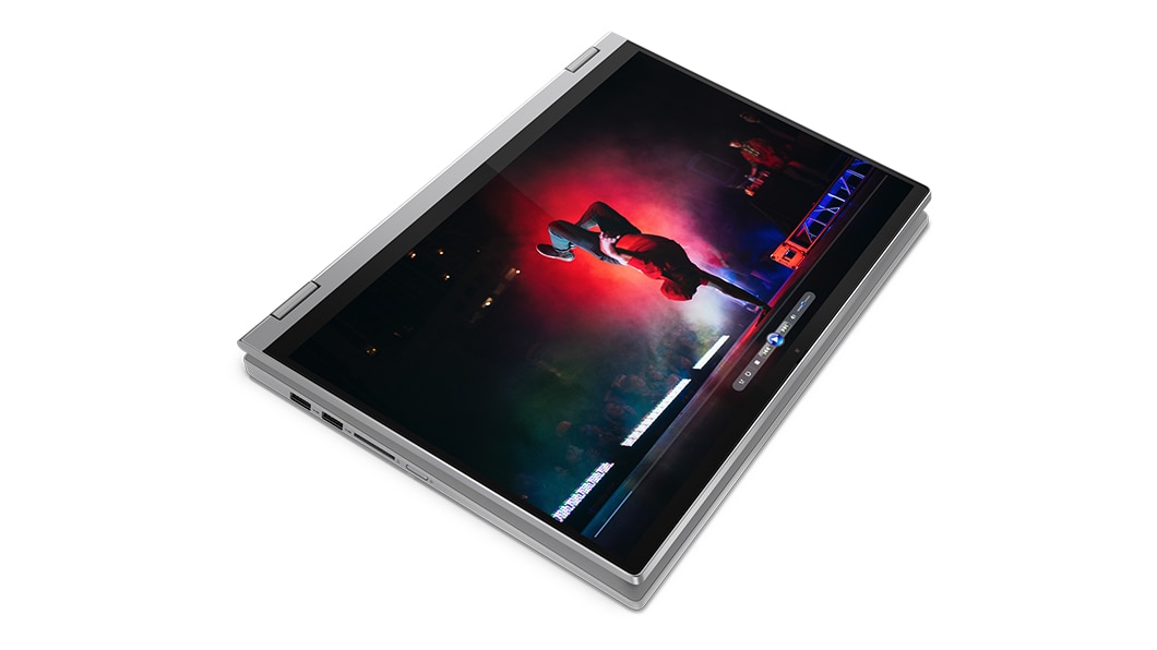 L’ordinateur portable IdeaPad Flex 5 de 38,10 cm (15''), totalement replié comme une tablette, affichant une vidéo