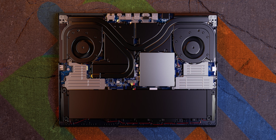 Vista de los componentes internos de la laptop gamer Legion 5 6ta Gen 15.6”, AMD