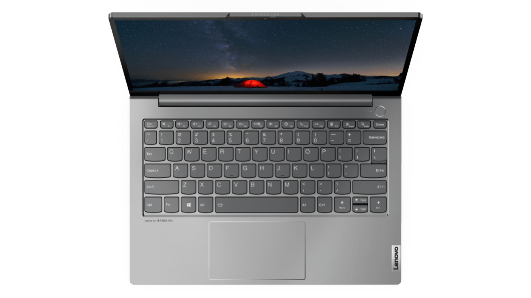 Lenovo ThinkBook 13s Gen 3-laptop (13″, AMD): bovenaanzicht met deksel open en deels zichtbare foto van een rode tent bij een besneeuwde berg op het scherm