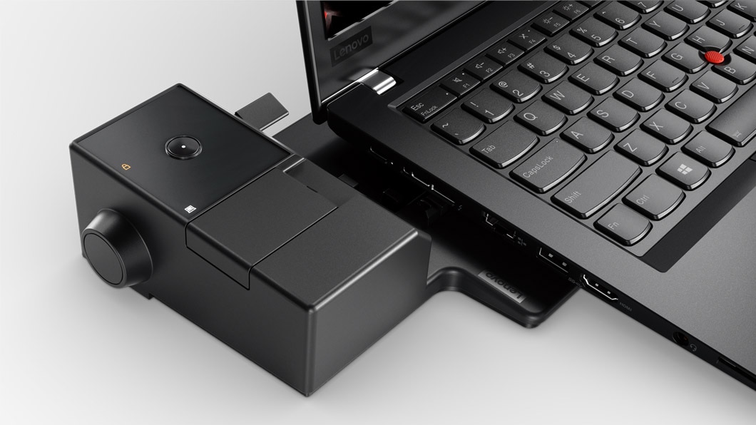 Lenovo ThinkPad T480 - Close up of the USB-C docking connector