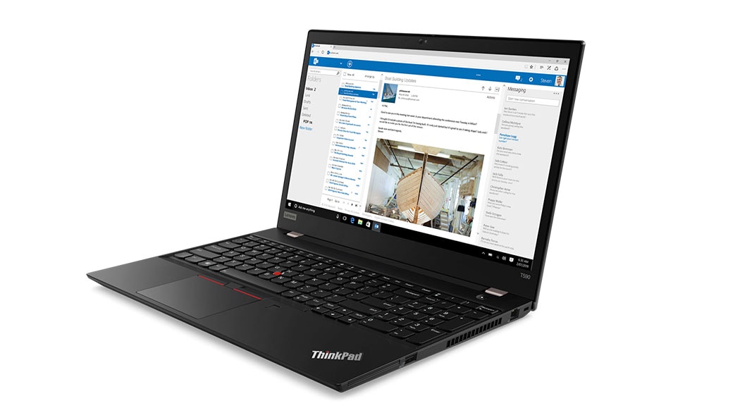 Zijaanzicht van ThinkPad T590 in laptopstand met beeldscherm