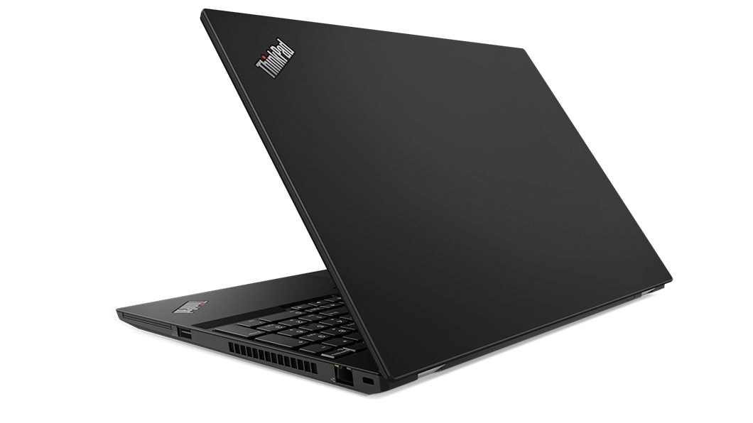 ThinkPad T590 kuvattuna sivulta, ThinkPad-logo näkyvissä
