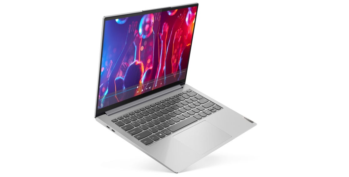 Laptop Yoga Slim 7i Pro de Lenovo en color plateado abierta a 90°