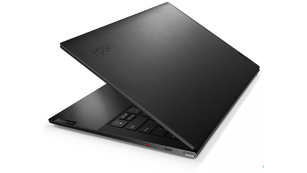 Lenovo Yoga Slim 9i-laptop, half gesloten