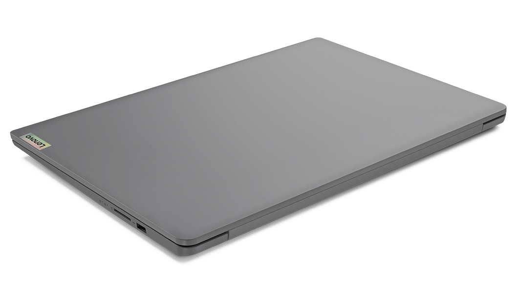 Achteraanzicht van gesloten Lenovo IdeaPad 3 Gen 7, 17 inch, AMD, in een hoek met poorten aan de linkerkant en klep.