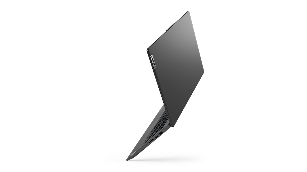 Svart Lenovo IdeaPad 5 (15) bærbar PC sett i vinkel bakfra