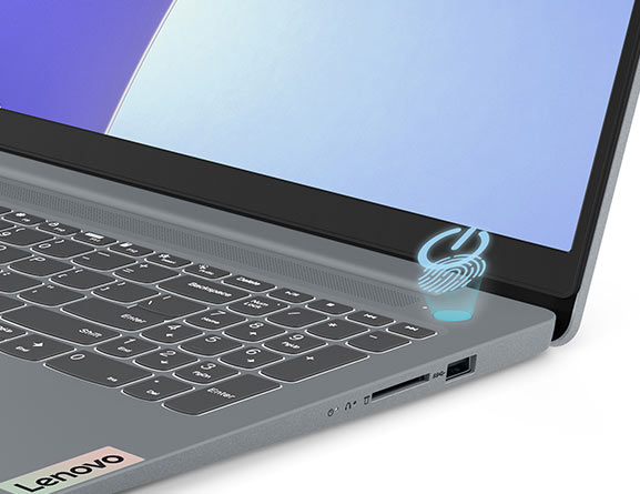 Detalj av av/på-knappen med integrert fingeravtrykksleser på den bærbare PC-en Lenovo IdeaPad Slim 3i Gen 8.