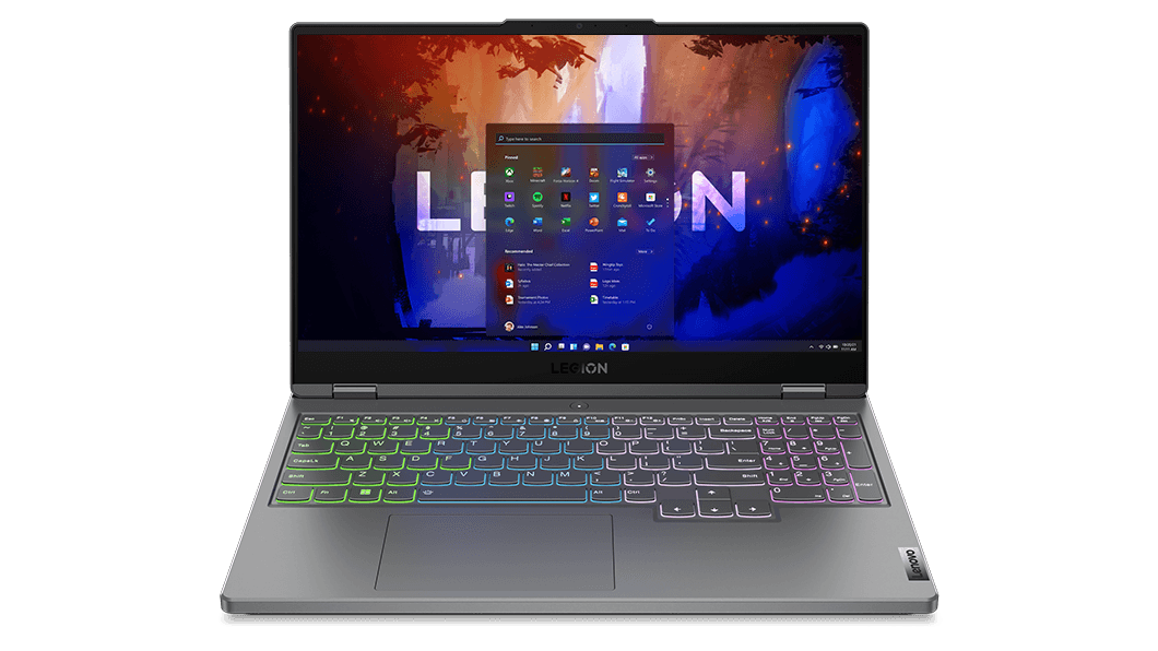 Legion 5 Gen 7 (15″ AMD), vooraanzicht met Windows 11 op het scherm en RGB-toetsenbordverlichting ingeschakeld