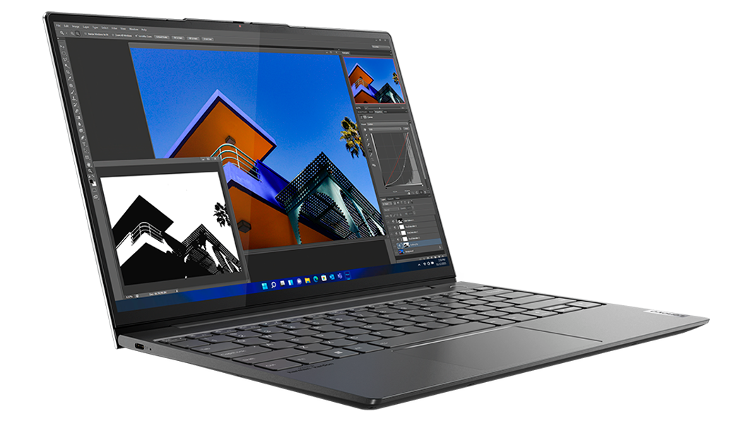 Een ThinkBook 13x Gen 2-laptop in Storm Grey, 110 graden geopend en afgebeeld op ooghoogte vanaf linksvoor.
