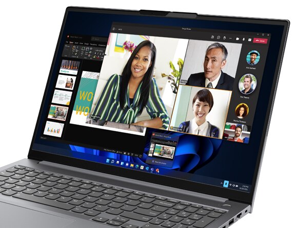 Se ve la pantalla y el teclado del portátil Lenovo ThinkBook 16 4ta Gen (16”, Intel).