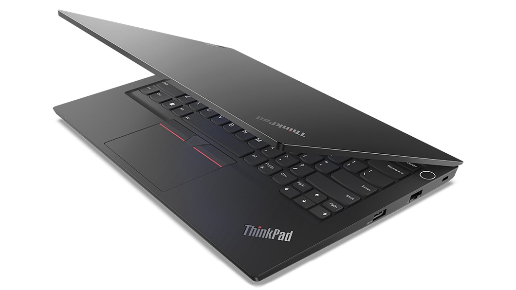 Linker zijaanzicht van Lenovo ThinkPad E14 Gen 4-laptop (14'' AMD), enigszins geopend, met bovenklep en een deel van het toetsenbord
