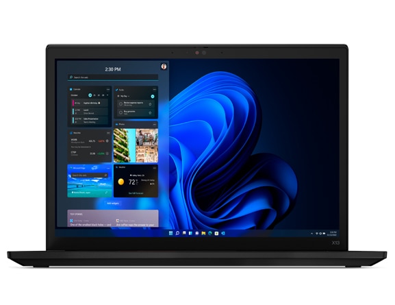 Lenovo ThinkPad X13 Gen 3 ‑kannettava edestä kuvattuna, keskipisteessä näyttö ja Windows 11 Pron Aloitus-valikko.